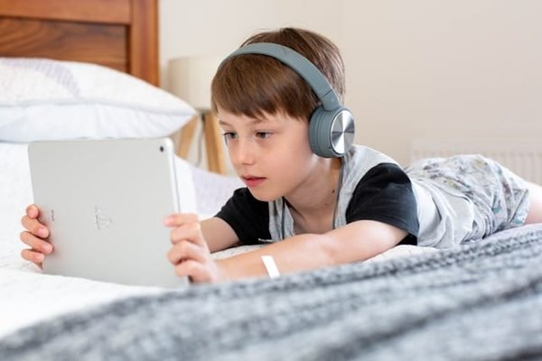 Quels sont les défis de la protection des enfants en ligne ?