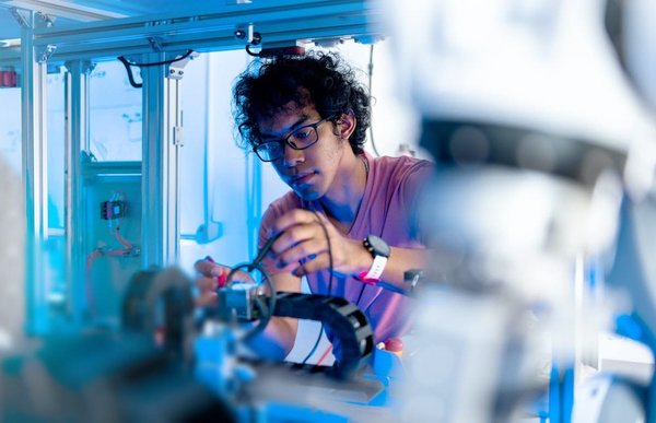Quels sont les avantages des robots de tonte pour l'entretien des pelouses ?